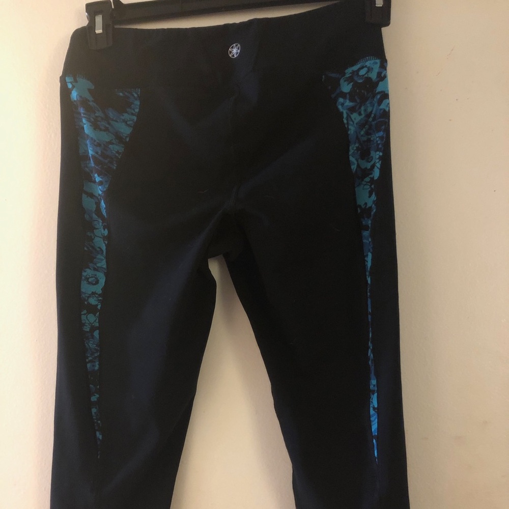 Gaiam yoga pants size medium